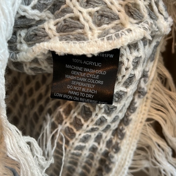 NWT International INC Company knit poncho - Picture 5 of 5